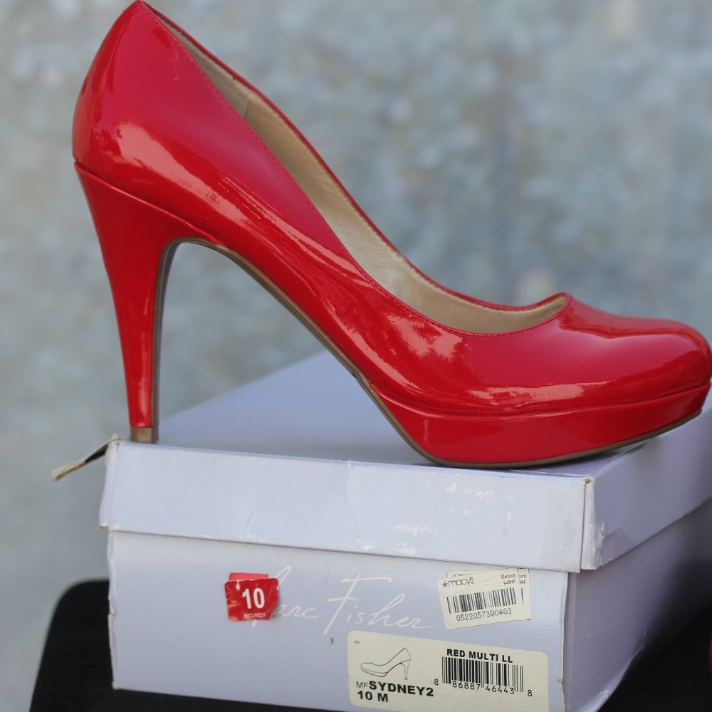Marc Fisher Sydney 2 Womens Size 10 RED
